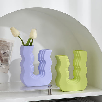 Groovy U-Shaped Vase Decor - Lia's Room