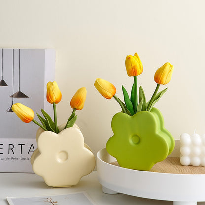 Petite Blossom: A Charming 4-Petal Flower Tabletop Vase - Lia's Room