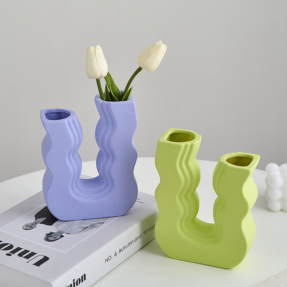 Groovy U-Shaped Vase Decor - Lia's Room