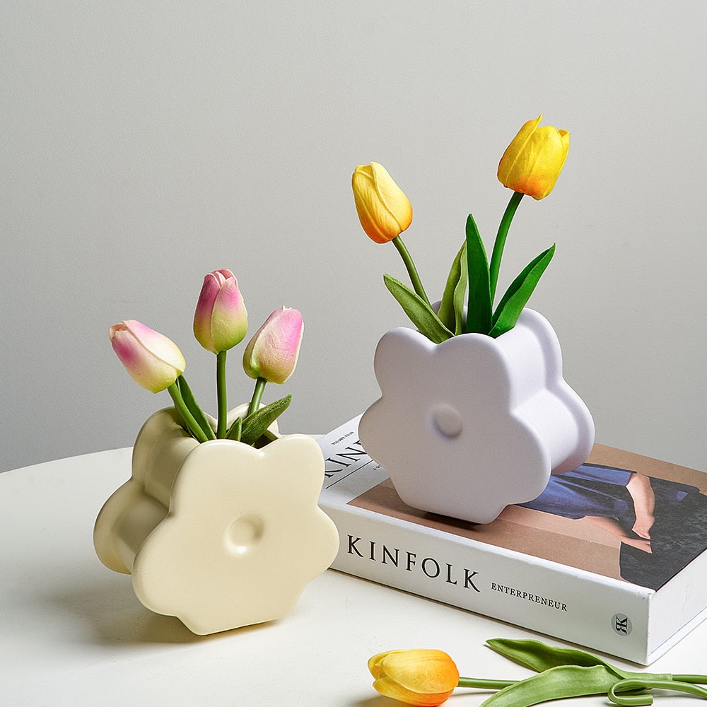 Petite Blossom: A Charming 4-Petal Flower Tabletop Vase - Lia's Room