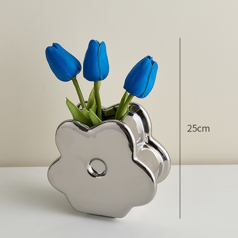 Petite Blossom: A Charming 4-Petal Flower Tabletop Vase - Lia's Room